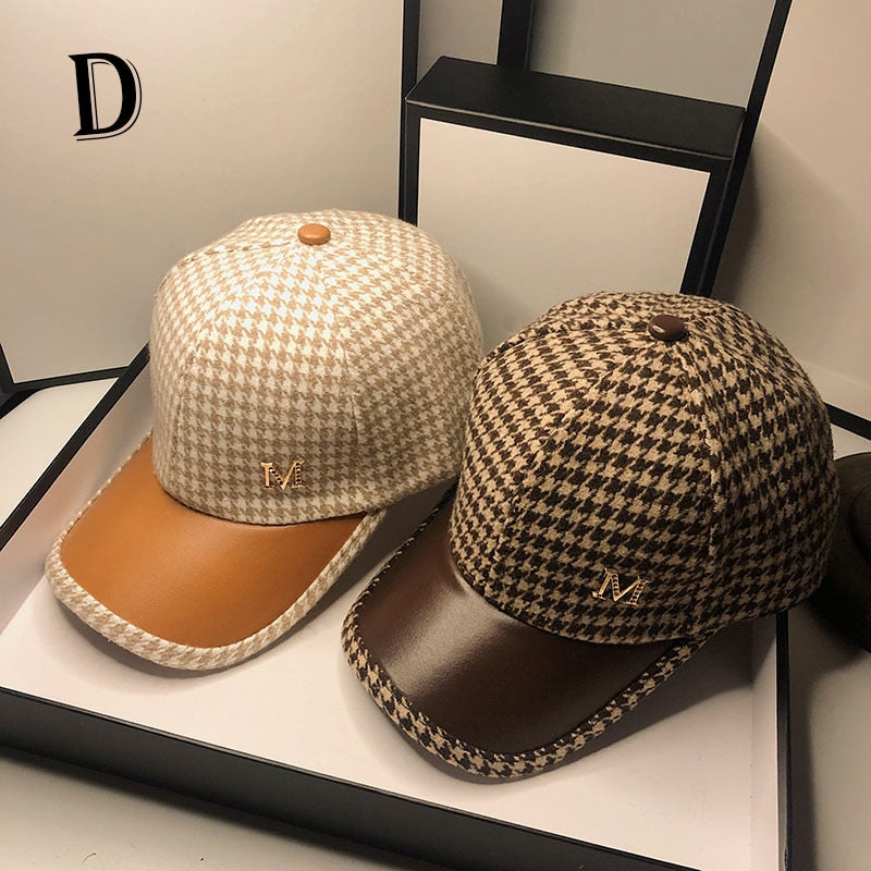 Boné Feminino com Aba em Couro