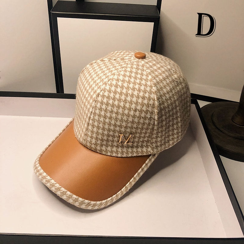 Boné Feminino com Aba em Couro
