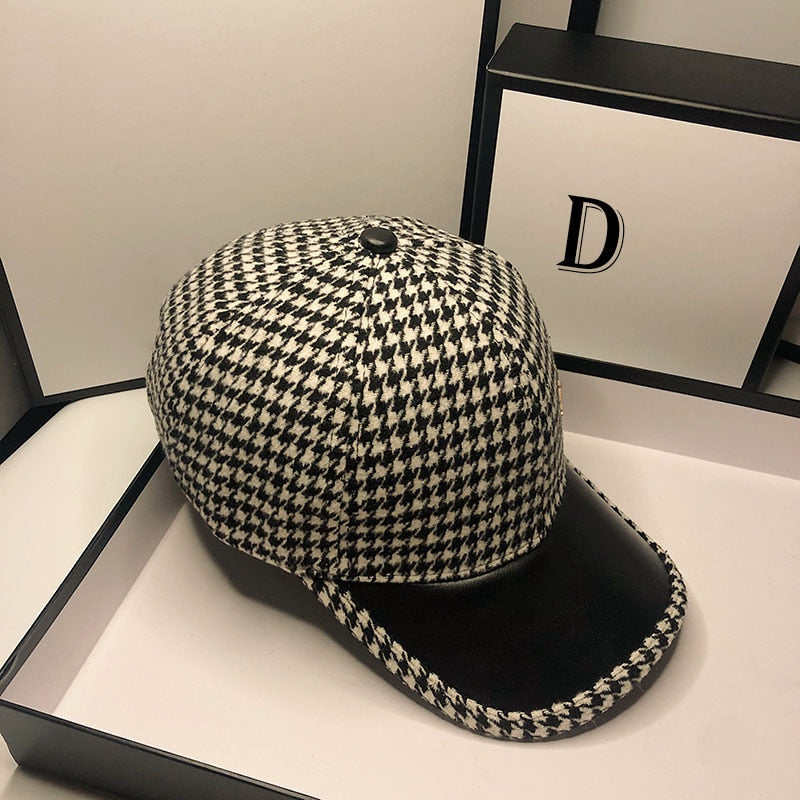 Boné Feminino com Aba em Couro