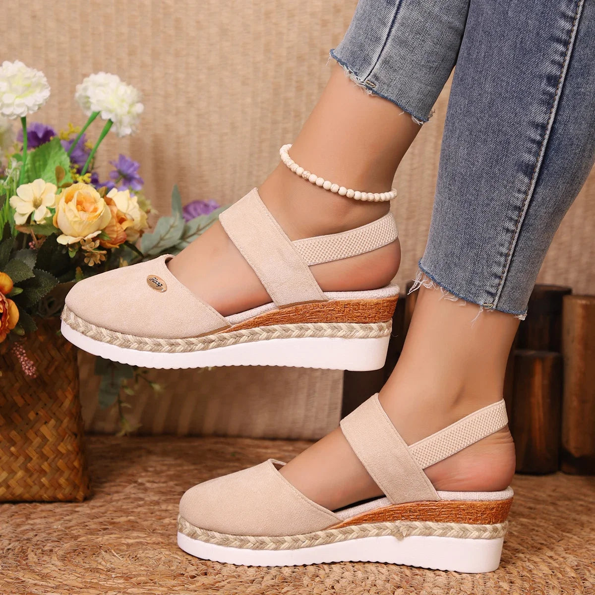 Sandálias de cunha fechada para mulheres, sapatos gladiadores de fivela, plataforma alpercatas, moda verão