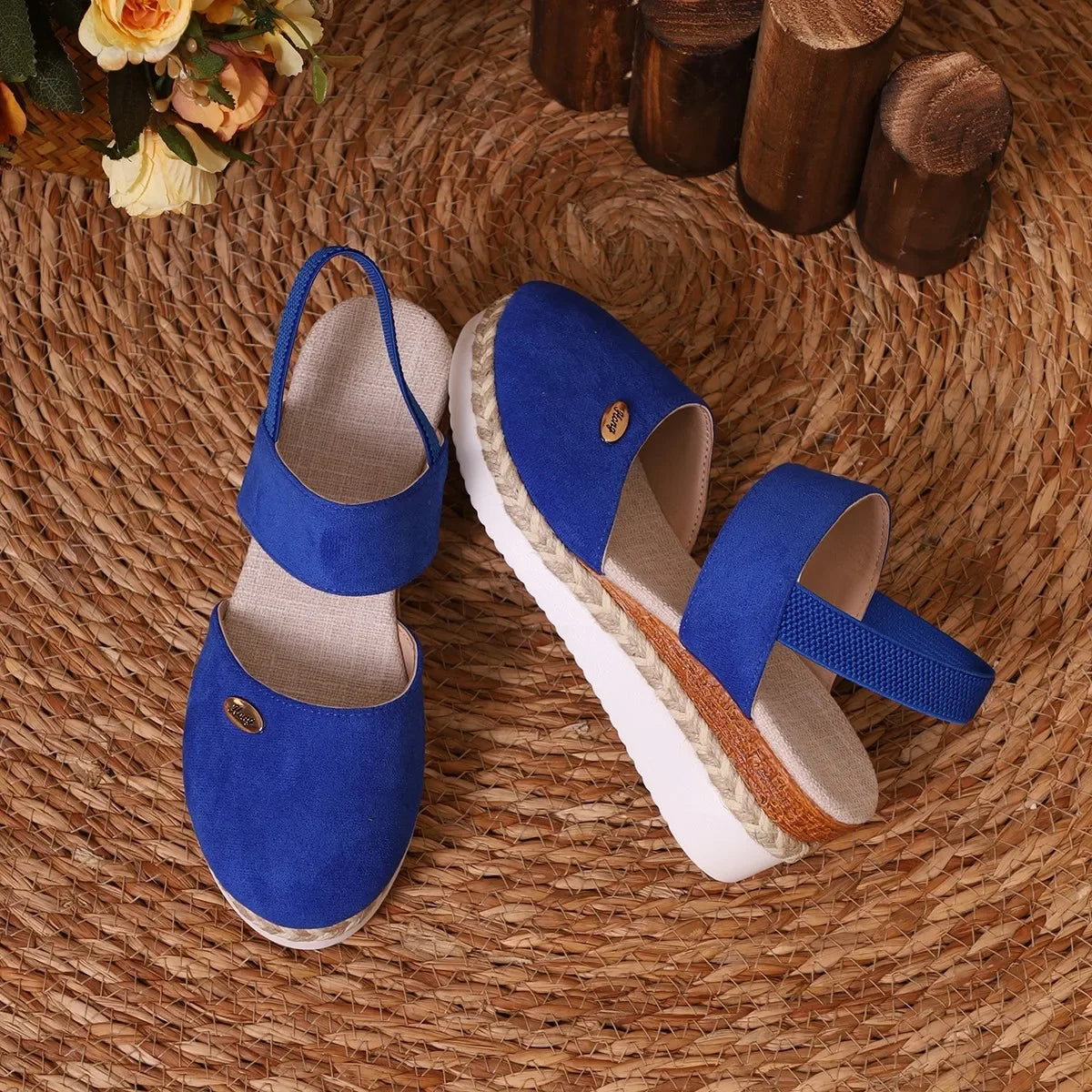Sandálias de cunha fechada para mulheres, sapatos gladiadores de fivela, plataforma alpercatas, moda verão