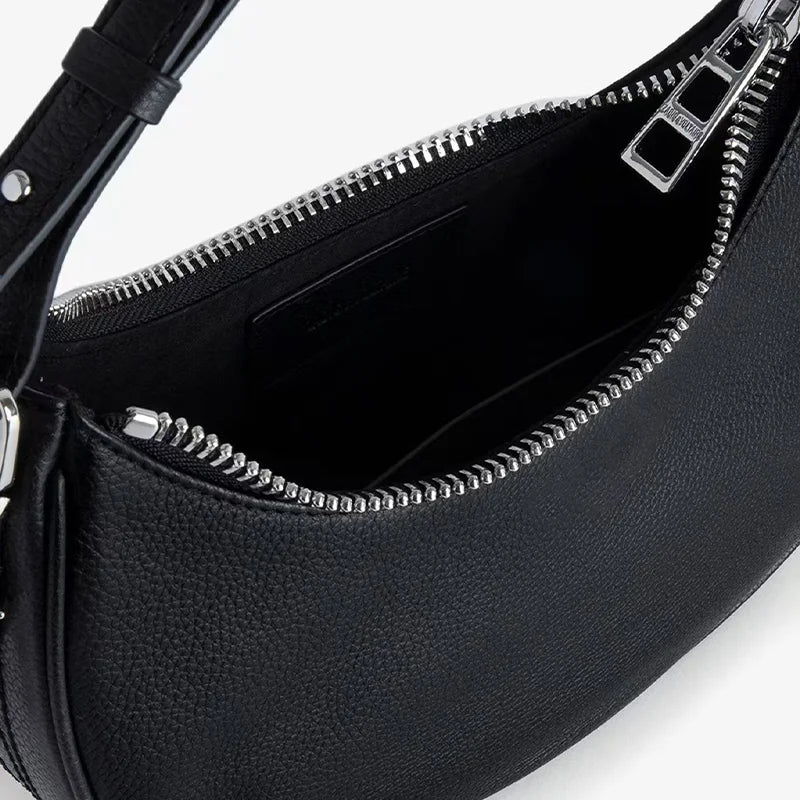 Bolsa Preta com Corrente Prata